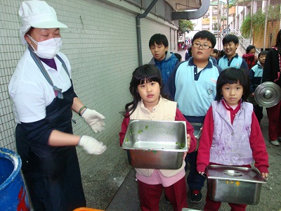 將食育的課程放入綜合領域中實施