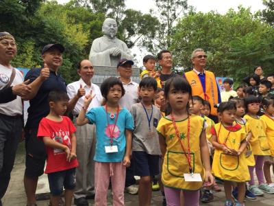 平溪國小 祖孫三代~大手牽小手來上學