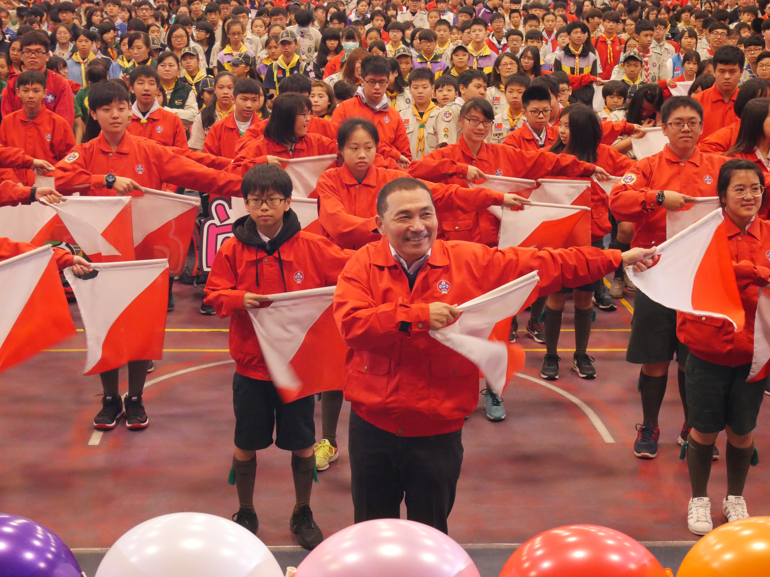 市長與童軍共舞雙旗操