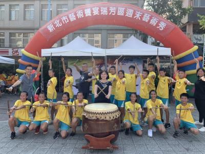 萬里國中「雷霆萬鈞」擂鼓隊1