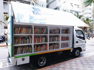 展開雙翼的行動書車.jpg