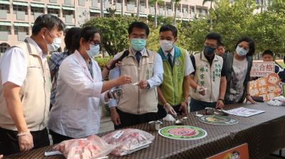 為學童食安把關 黃偉哲市長視察校園食材驗收機制