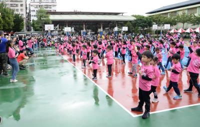 中港國小運動會，幼兒園小朋友開場跳健康操